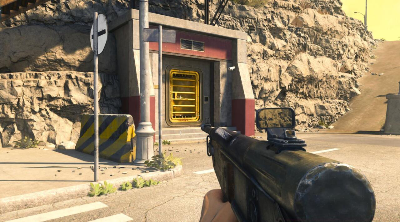 Golden vault near Stronghold and Living Quarters