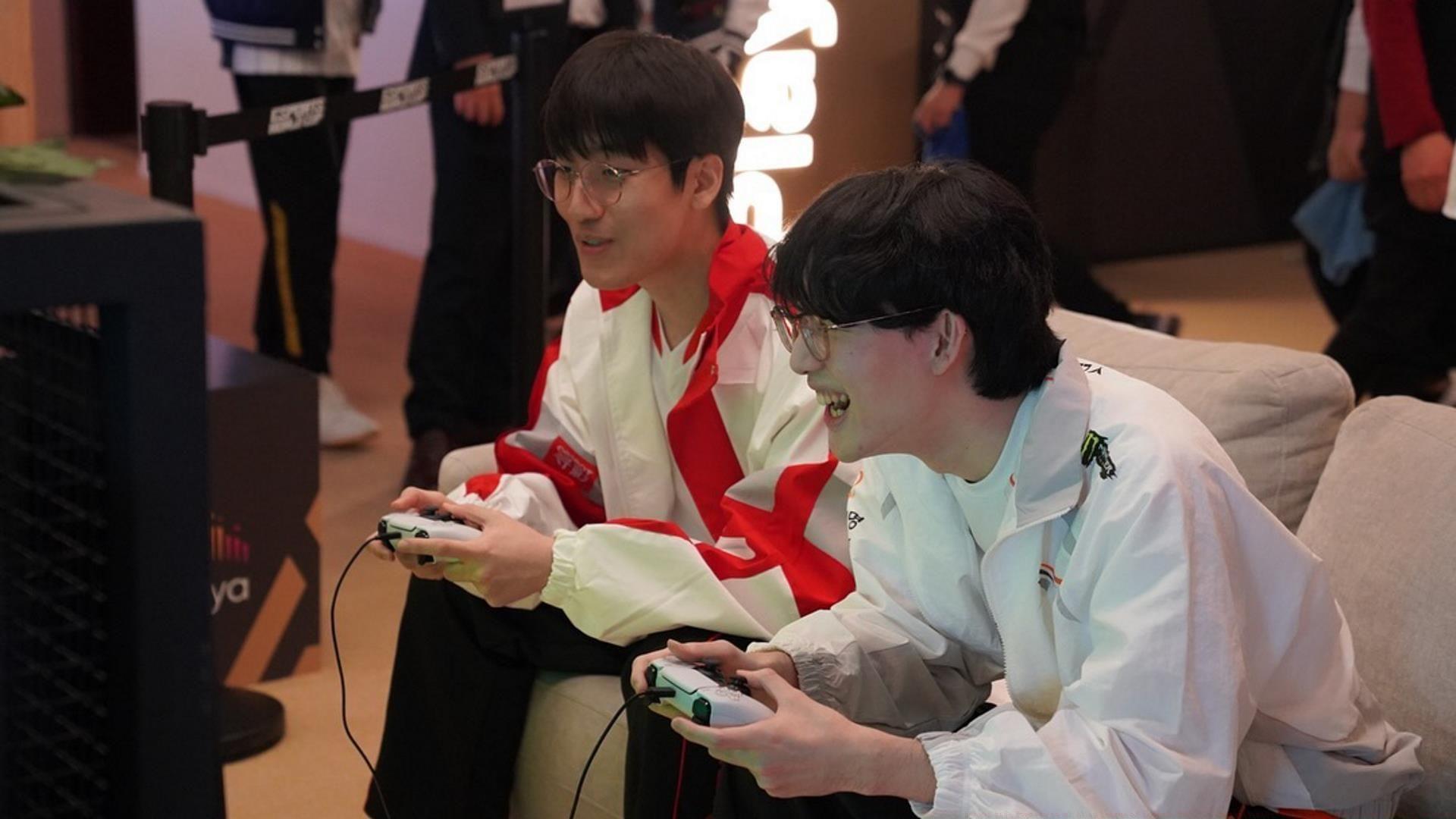 HLE VS AL in lol ewc 2025 playoffs